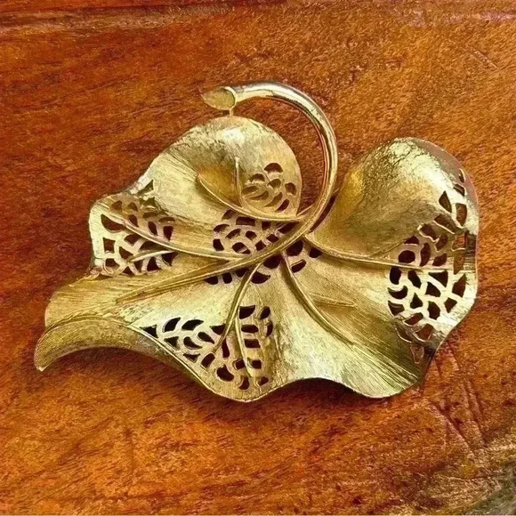 Arthur Pepper Signed Vintage leaf brooch - Picture 1 of 7